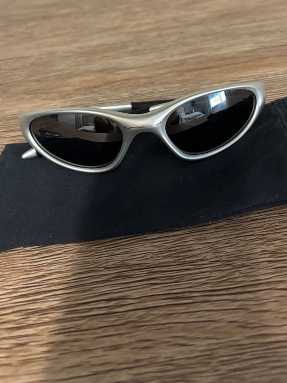 Vintage Oakley Minute 1.0 silver matte sunglasses.  No scratches.